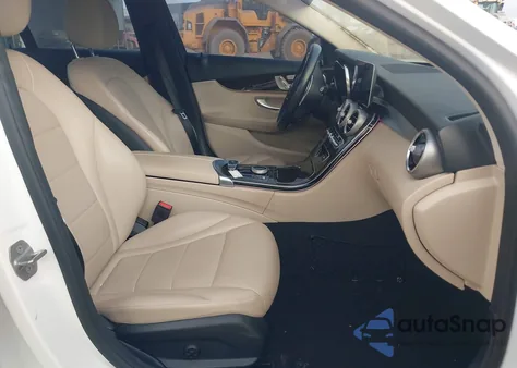 2020 Mercedes-Benz C 300 z USA, uszkodzony, nr VIN W1KWF8DB7LR572224